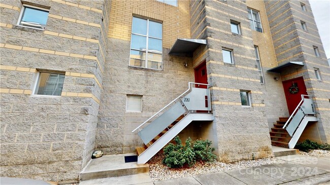 Building Photo - 2061 Atherton Heights Ln
