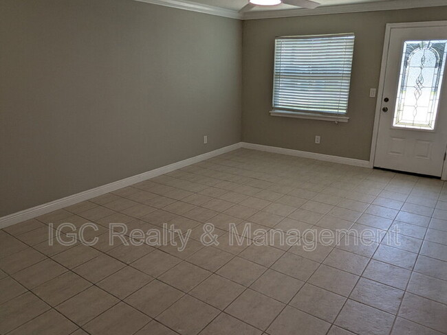 Building Photo - 108 Flug Ave