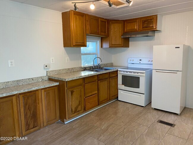 Building Photo - 190 Sand Pebble Cir