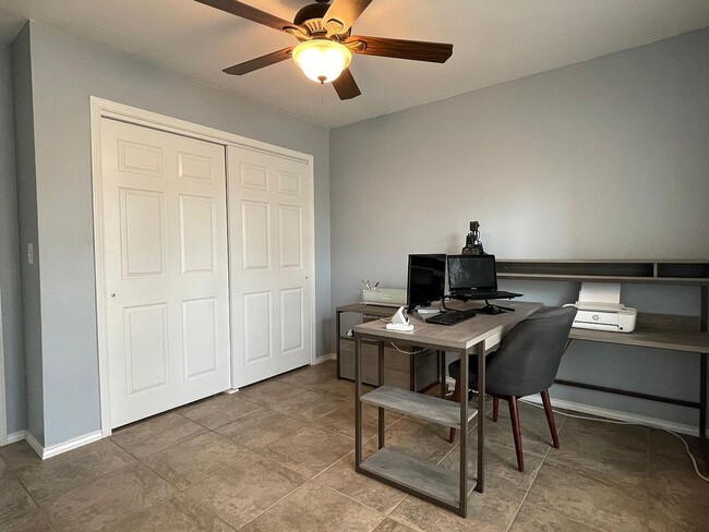 Building Photo - 2 bedroom, 2 bathroom townhome