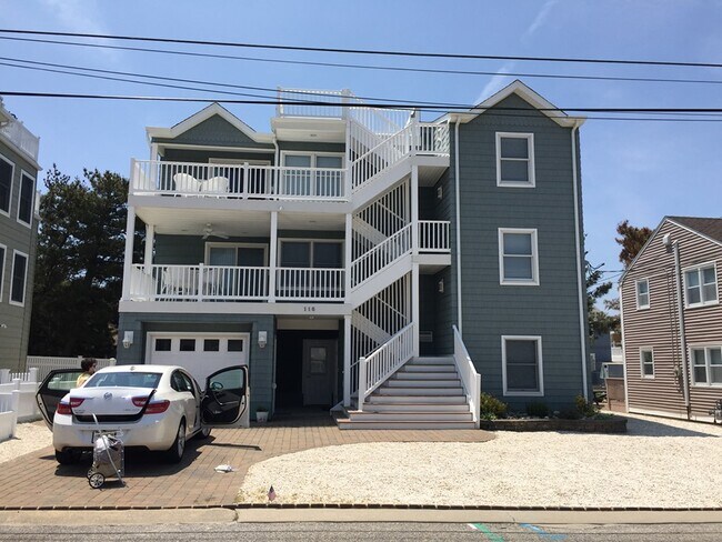 Deplex with Yard, BBQ, Line - 116 E Seabreeze Ave