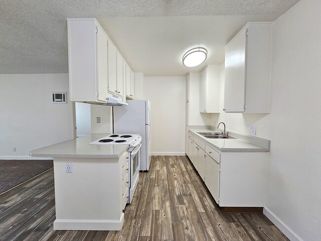1BR, 1 BA- 728 SF - Parkwood Gardens *$500 Off*
