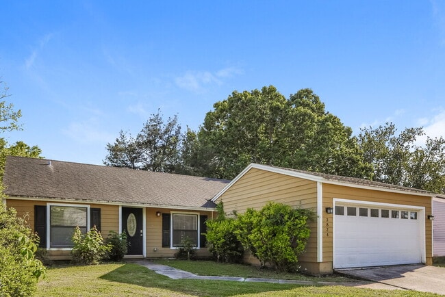 Building Photo - 3824 Tree Lake Dr