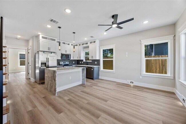 Foto del edificio - 4624 Mayflower St