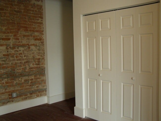 Building Photo - 206 State St