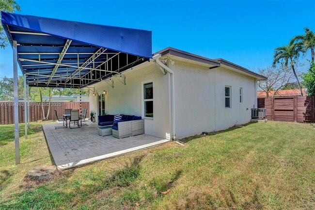 Building Photo - 1000 Matanzas Ave