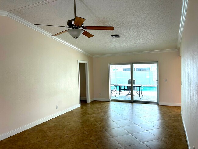 Building Photo - 2509 SE 26th Ave