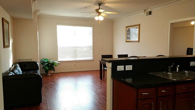Building Photo - 6655 W Sam Houston Pkwy N
