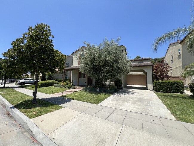 Building Photo - 747 E Lemon Swirl Dr