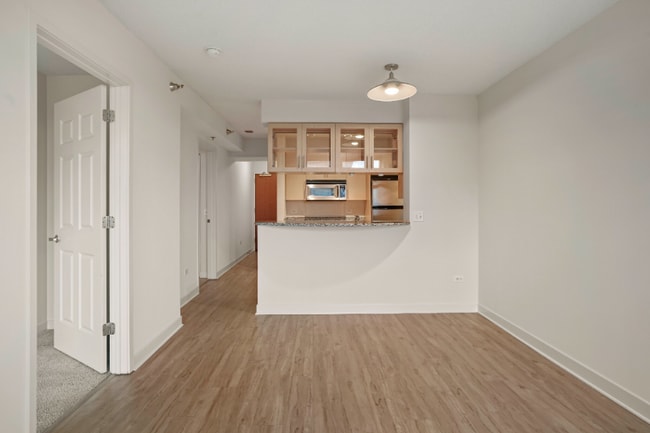 Photo - 1281 S Michigan Ave Apartment