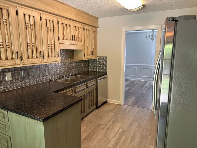 Building Photo - Beautiful 4 Bedroom 2 baths 2 car garage