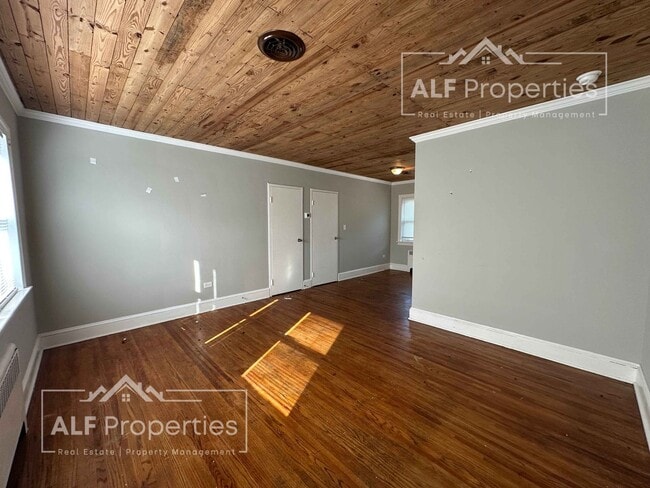 Building Photo - 1301 S 10th St