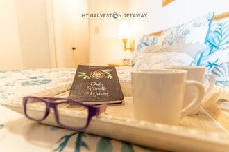 Building Photo - 6300 Seawall Blvd