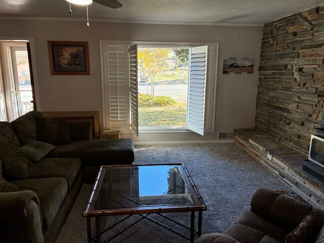 Foto del edificio - Furnished Two Bedroom