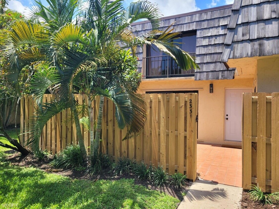 2 br, 2.5 bath House 2331 Waterside Dr House Rental in Lake Worth