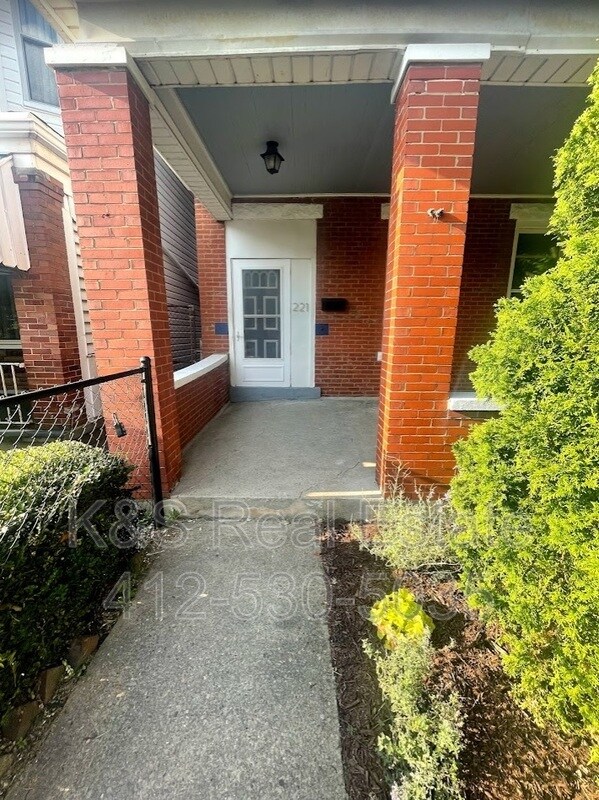 Foto del edificio - 221 Orchard Pl