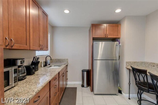 Foto del edificio - AMAZING SINGLE STORY HOME IN HENDERSON WIT...