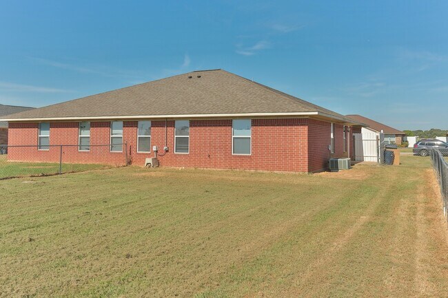 Building Photo - 16140/16142 Rolling Meadows Dr.