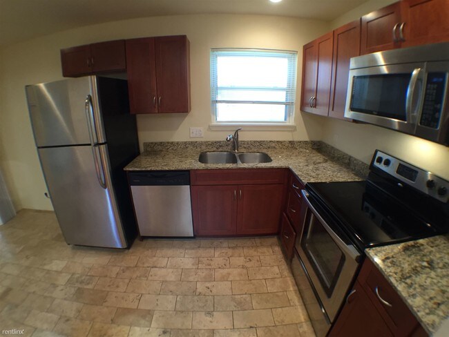 Building Photo - 1 br, 1 bath  - 2800 Cole St