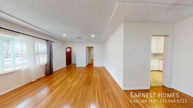 Foto del edificio - 8447 Wheatland Ave