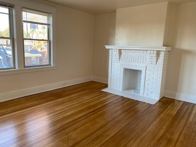 Foto del edificio - 2309 Eldridge St