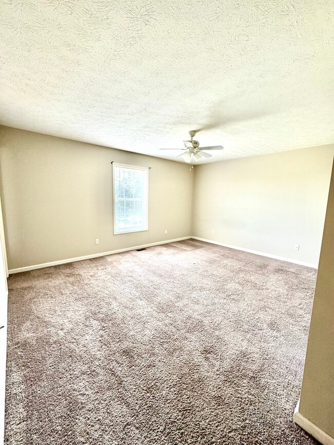 Building Photo - 638 Hampton Way