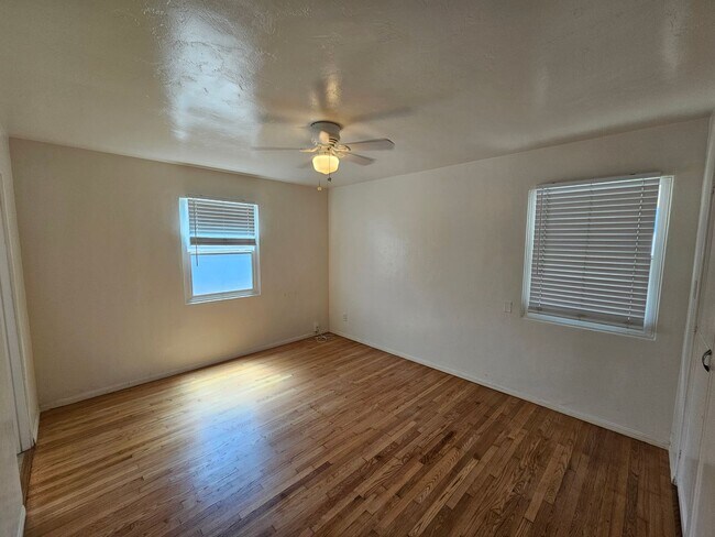 Building Photo - 4539-41 54th