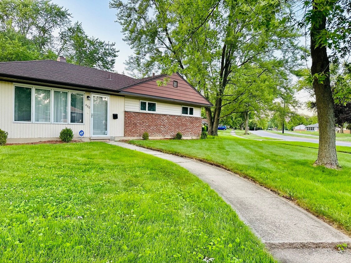 Primary Photo - 420 Indianwood Blvd