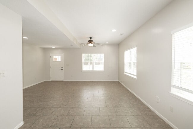 Foto del edificio - 1339 W Broadway