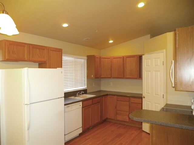 Building Photo - 1220 W Waltman Drive
