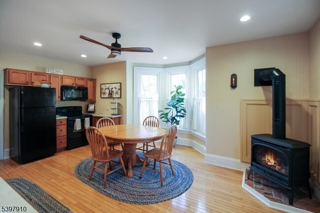 Building Photo - 405 Mt Hermon Rd