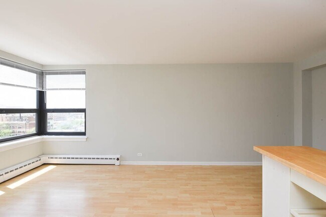 Foto del edificio - 445 W Wellington Ave