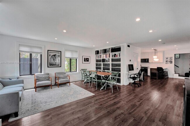 Foto del edificio - 615 W 42nd St