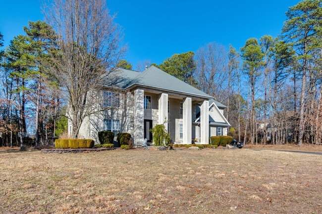 Building Photo - 14 Normandy Dr