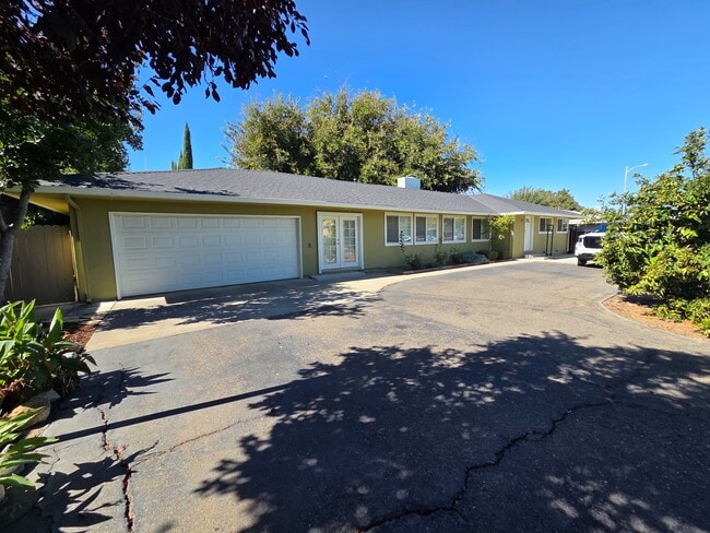 Building Photo - 742 Bourn Dr