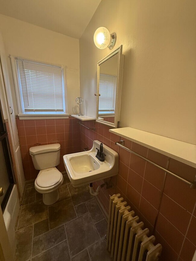 Building Photo - 2101 W 1st Ave