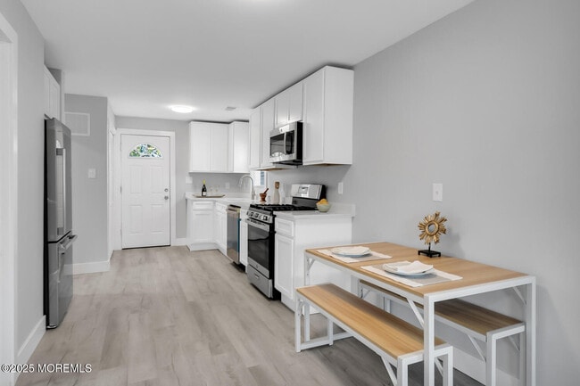 Building Photo - 33 Grove Pl