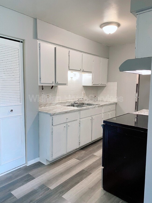 Building Photo - 201-220 Charleston Blvd