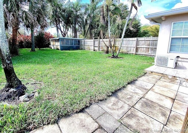 Foto del edificio - 1644 NE 33rd St