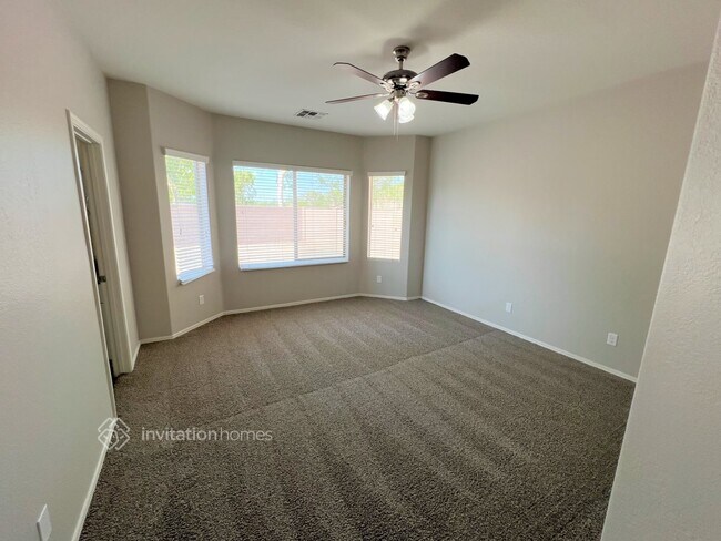 Foto del edificio - 11641 W Western Ave