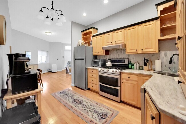 Foto del edificio - 290 E 8th St