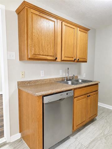 Foto del edificio - 4412 Central Ln