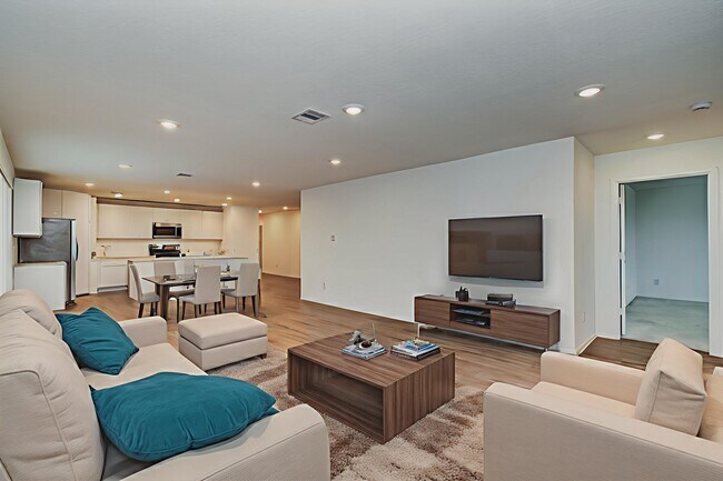 Foto del edificio - 9211 Redwood Br Dr