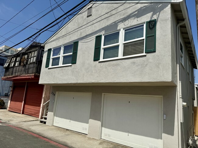 Building Photo - 224 Palm Dr