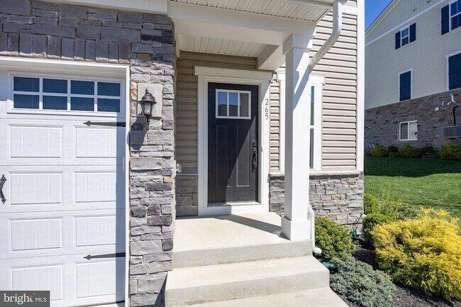 Building Photo - 265 Chase Dr