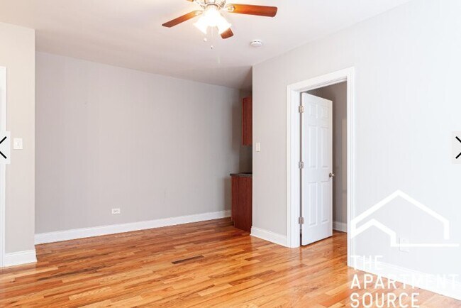 Building Photo - 949 W Cornelia Ave