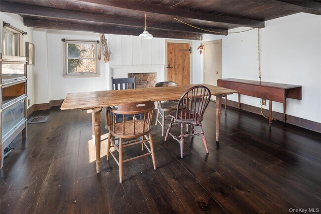 Foto del edificio - 689 S Mountain Rd