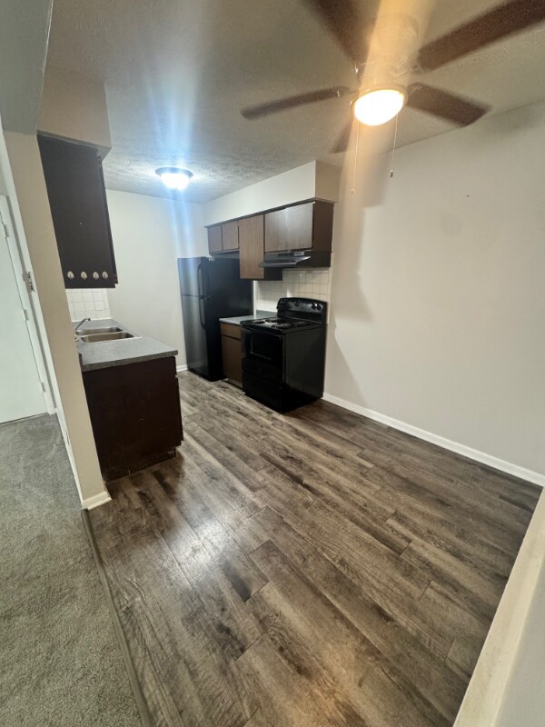 Foto del edificio - 7320 Sunset Strip Ave NW