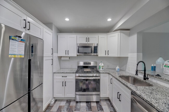 Foto del edificio - 3109 Madison Pl