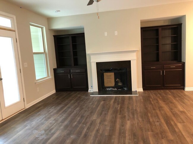 Building Photo - 3930 Redwood Dr